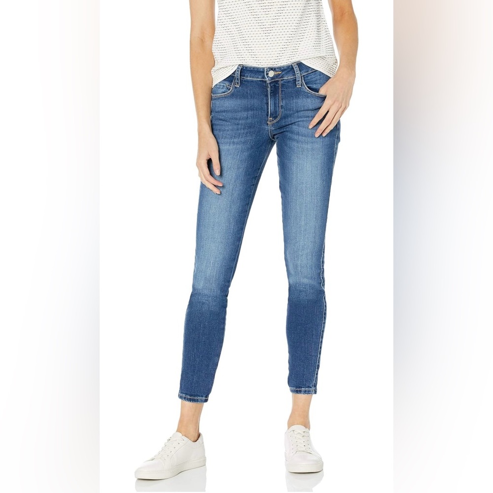 Guess Mid-Rise Stretch Skinny Jeans 26” x 27” Vintage Wash Denim Metal Triangle